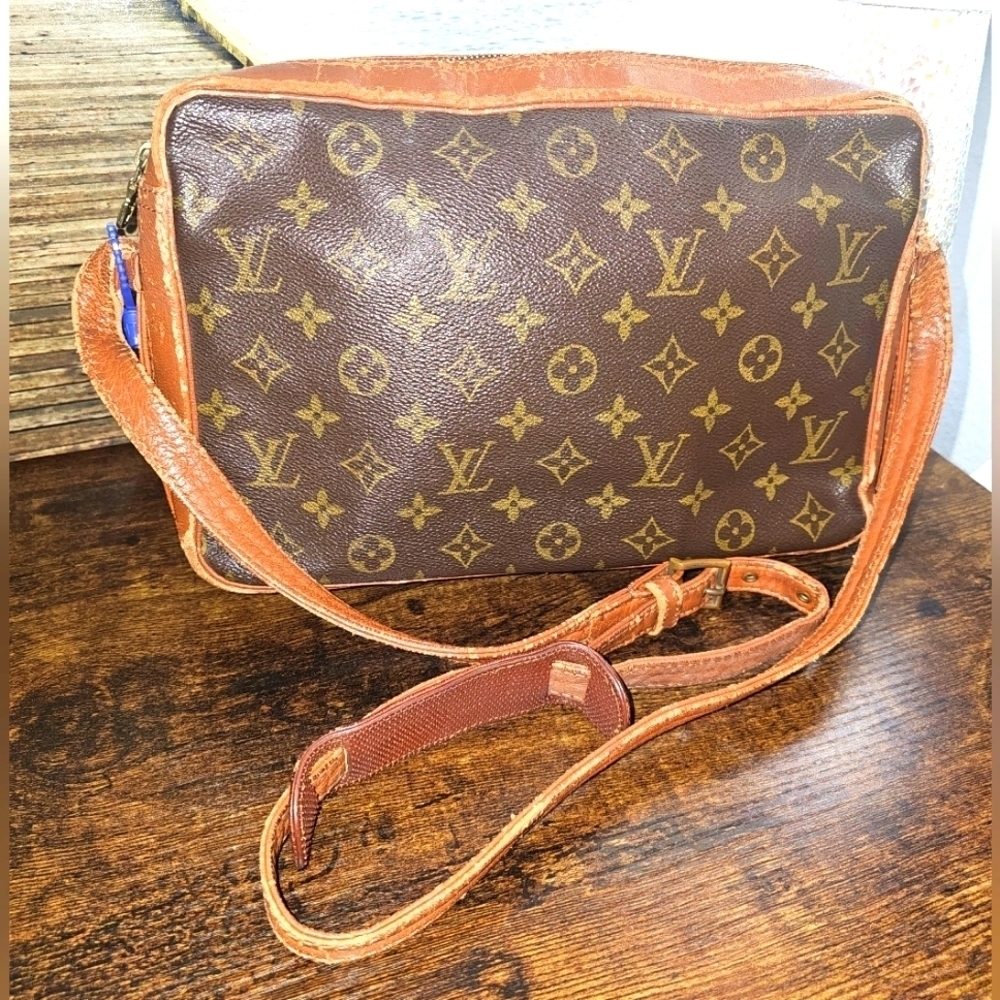 Louis Vuitton Shoulder/Crossbody Bag